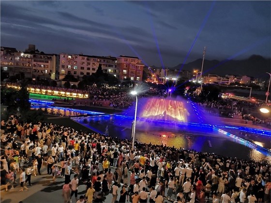 當(dāng)水景碰上照明，美得一塌糊涂！03