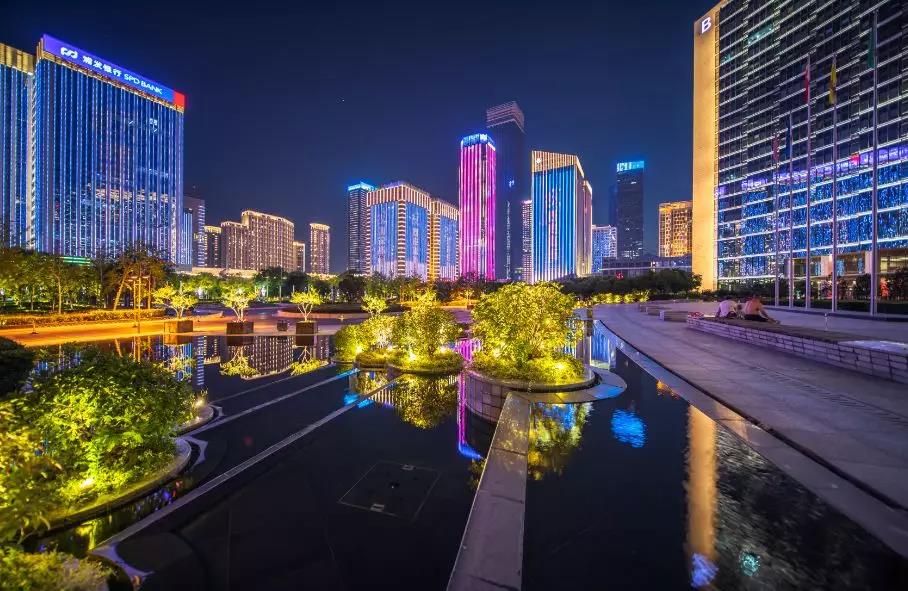 信達科技&middot;西安高新區都市之門亮化