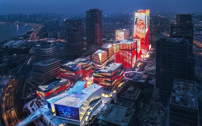 獻(xiàn)禮特區(qū)40年,洲明榮膺“品牌40人”和“國(guó)際信譽(yù)品牌”兩大榮譽(yù)